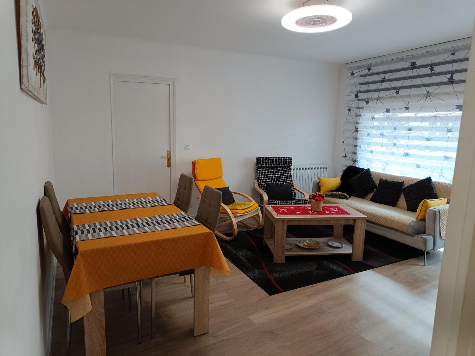 Apartamento Estel La Seu d'Urgell Bagian luar foto